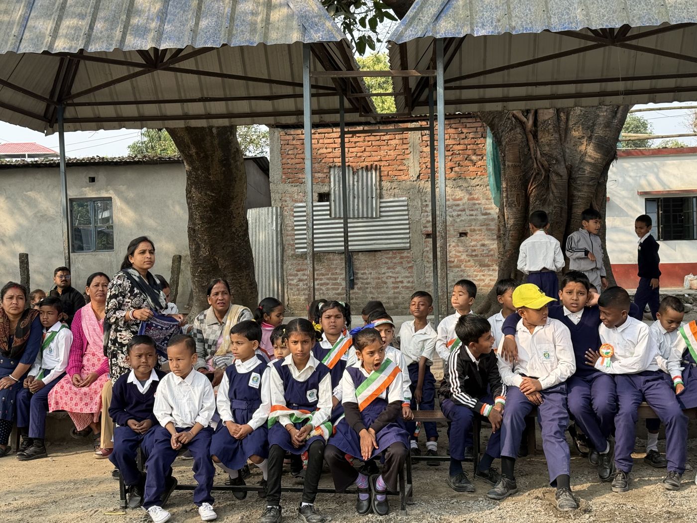 Children at a Humrahi-adopted school in Siliguri learning together